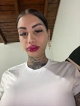 Zaratattoox online show from June 2026 11:32:01 PM