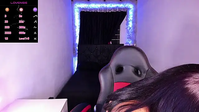 Snapshot of Mariana_Hasper_ chatting on December 2024 11:06:02 PM Mariana Hasper  online show from December 2024 11:06:02 PM