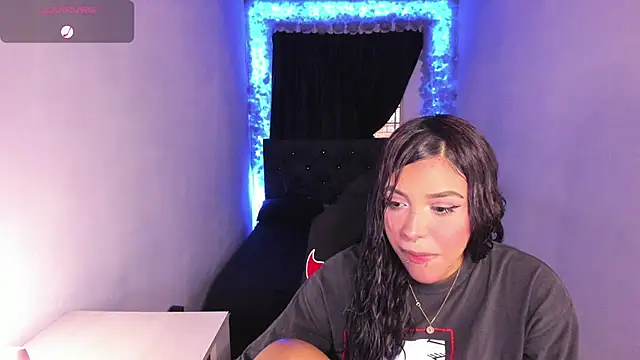 Snapshot of Mariana_Hasper_ chatting on February 2025 10:08:02 PM Mariana Hasper  online show from February 2025 10:08:02 PM