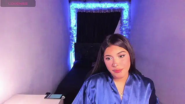 Snapshot of Mariana_Hasper_ chatting on February 2025 12:02:01 AM Mariana Hasper  online show from February 2025 12:02:01 AM