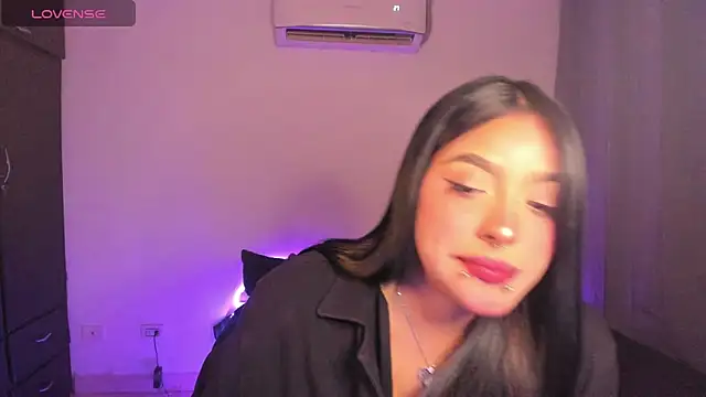 Mariana Hasper  online show from June 2026 10:56:01 PM