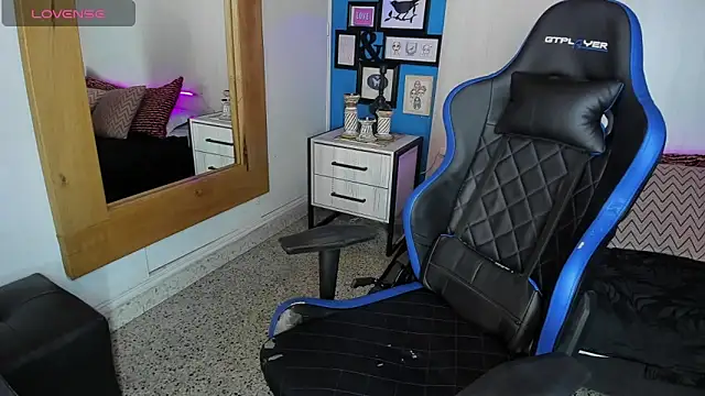 VladHellsing4 online show from March 2025 12:41:02 PM