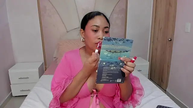 Snapshot of Leah_Sweetie chatting on February 2025 02:32:01 PM Leah Sweetie online show from February 2025 02:32:01 PM