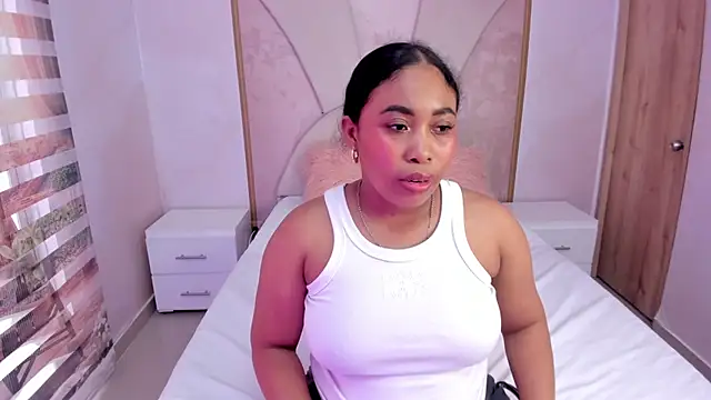 Snapshot of Leah_Sweetie chatting on February 2025 05:26:01 PM Leah Sweetie online show from February 2025 05:26:01 PM