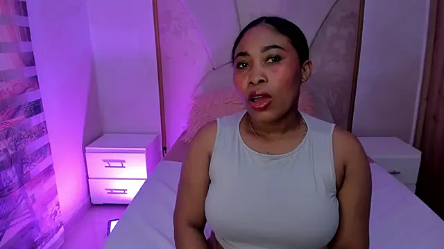 Snapshot of Leah_Sweetie chatting on March 2025 11:17:01 AM Leah Sweetie online show from March 2025 11:17:01 AM