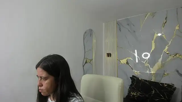 kathina giraldo online show from April 2026 12:49:01 PM