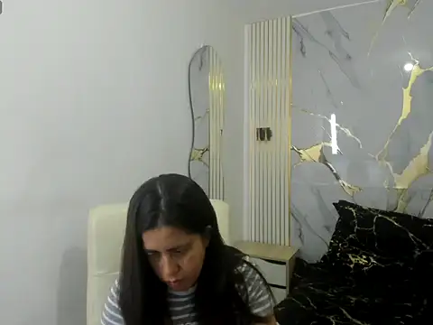 kathina giraldo online show from April 2026 12:43:01 PM