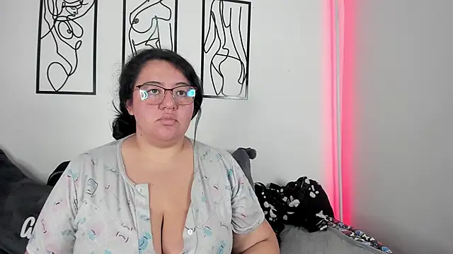 Snapshot of RubyPirsso18 chatting on January 2025 11:22:01 PM RubyPirsso18 online show from January 2025 11:22:01 PM