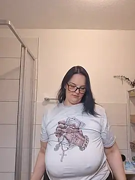 Jujuicy 97 online show from March 2026 09:10:01 PM