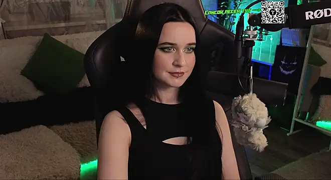 KiraLiLime online show from November 2025 04:05:01 PM