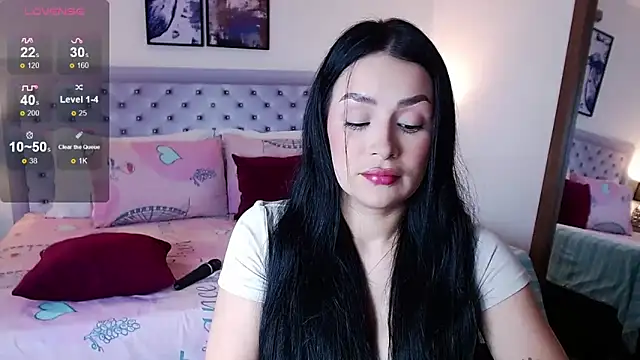 sarascottt online show from December 2024 05:29:02 PM