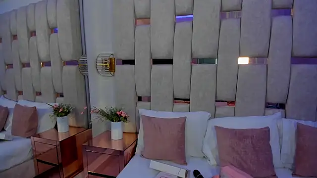 mia schwarz online show from January 2025 07:39:01 PM