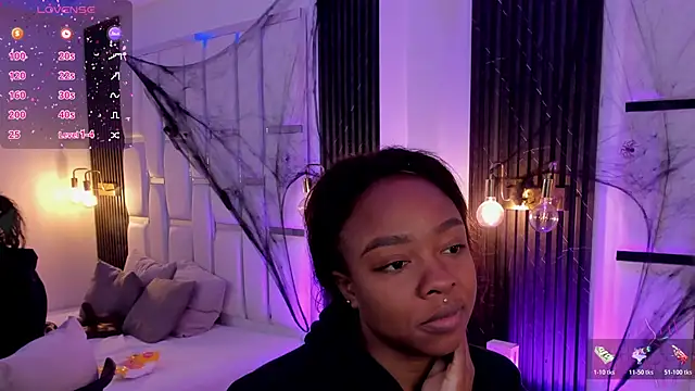 mia schwarz online show from November 2025 01:57:01 PM