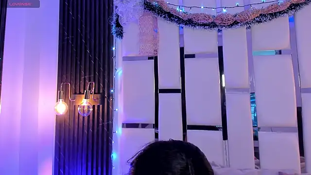 mia schwarz online show from December 2025 09:32:02 PM