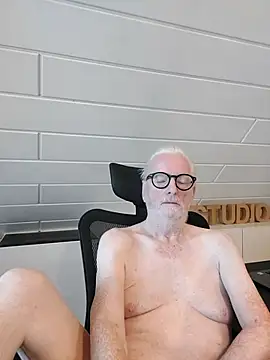 Greyhound70 online show from November 2025 10:04:02 AM