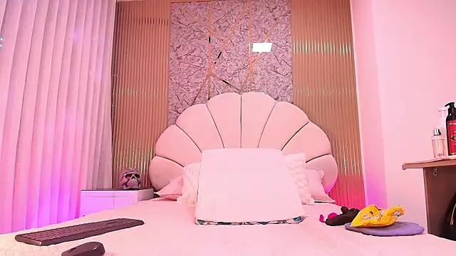 aisha sh online show from October 2025 12:06:01 PM