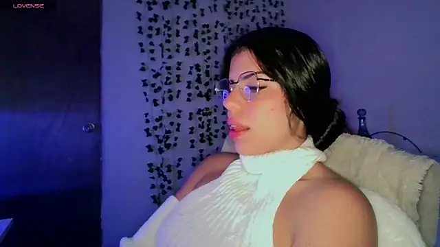 Snapshot of Adararose1 chatting on September 2025 01:33:01 AM Adararose1 online show from September 2025 01:33:01 AM