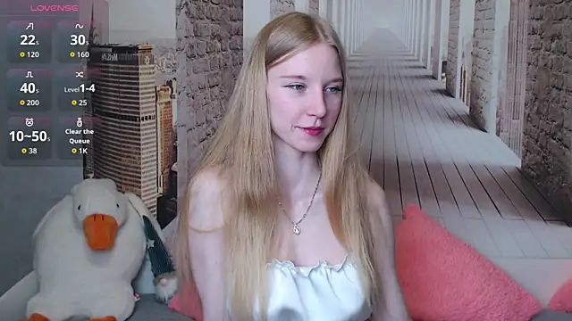 Snapshot of Cutieblondegirl chatting on April 2026 06:16:02 PM Cutieblondegirl online show from April 2026 06:16:02 PM