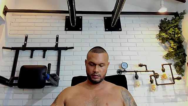 Snapshot of CharlieGriffin chatting on May 2026 10:27:01 PM CharlieGriffin online show from May 2026 10:27:01 PM