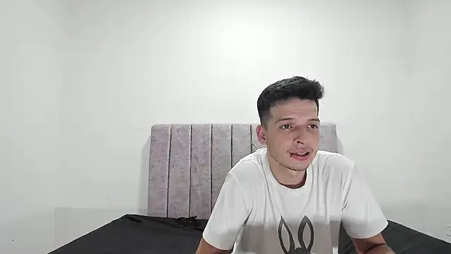 FerneyManti online show from February 2025 06:42:02 PM