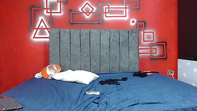 FerneyManti online show from November 2025 02:13:01 PM