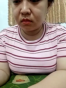 Snapshot of VyOanh2K chatting on May 2026 01:00:01 AM VyOanh2K online show from May 2026 01:00:01 AM