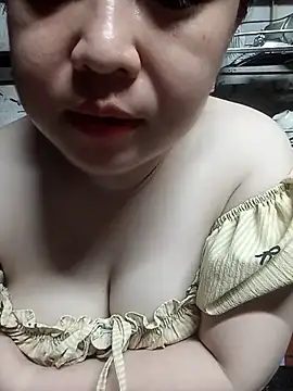 Snapshot of VyOanh2K chatting on May 2026 03:42:02 PM VyOanh2K online show from May 2026 03:42:02 PM