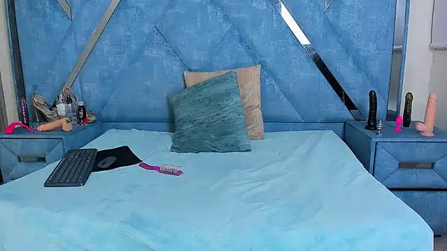 Snapshot of Aura_love69 chatting on December 2025 05:57:01 AM Aura love69 online show from December 2025 05:57:01 AM