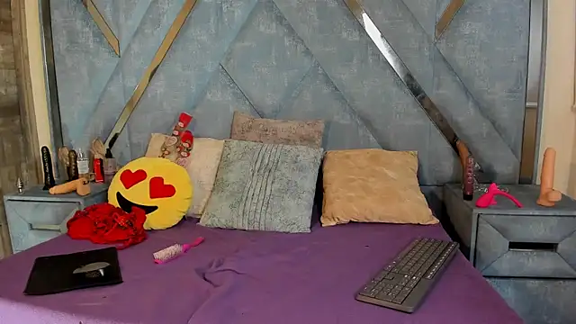 Snapshot of Aura_love69 chatting on February 2026 06:21:01 AM Aura love69 online show from February 2026 06:21:01 AM