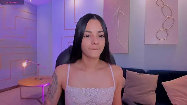 Snapshot of HannahJamesX chatting on February 2025 06:48:01 PM HannahJamesX online show from February 2025 06:48:01 PM