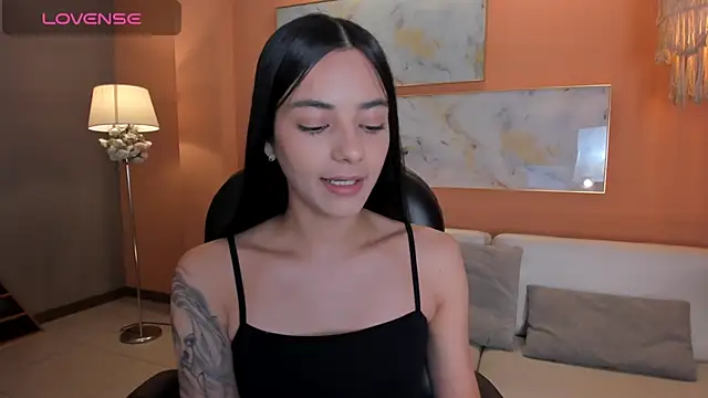 Snapshot of HannahJamesX chatting on February 2025 06:48:01 PM HannahJamesX online show from February 2025 06:48:01 PM