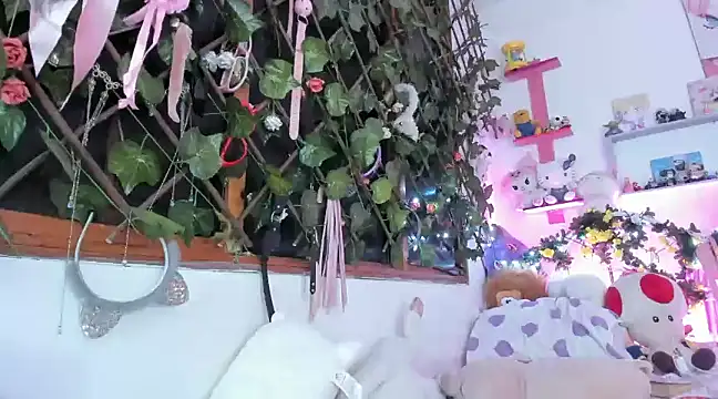 LunaDeCristall online show from December 2024 09:46:01 PM