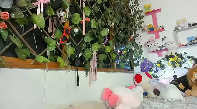 LunaDeCristall online show from December 2024 01:40:01 AM