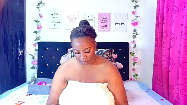 Snapshot of CiaraEbony chatting on January 2025 01:41:01 AM CiaraEbony online show from January 2025 01:41:01 AM