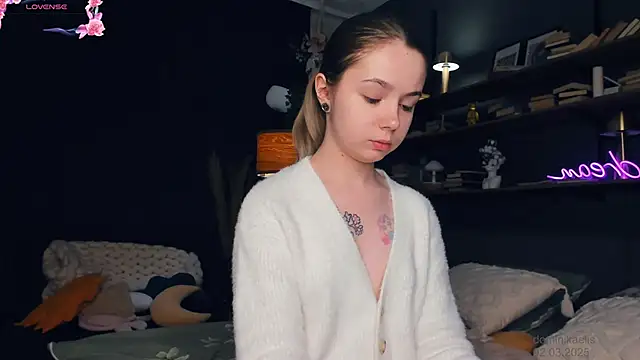 DominikaElis online show from March 2025 07:56:01 PM