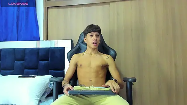  CamiloBass online show from January 2025 01:39:02 AM