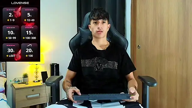 Snapshot of _CamiloBass chatting on May 2026 12:49:02 AM CamiloBass online show from May 2026 12:49:02 AM