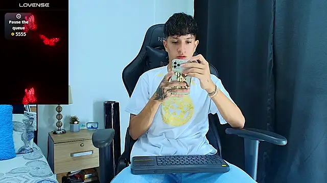 Snapshot of _CamiloBass chatting on June 2026 01:25:02 AM CamiloBass online show from June 2026 01:25:02 AM