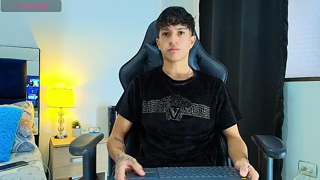 Snapshot of _CamiloBass chatting on June 2026 08:44:02 PM CamiloBass online show from June 2026 08:44:02 PM