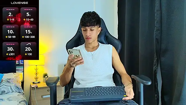 Snapshot of _CamiloBass chatting on June 2026 01:41:02 AM CamiloBass online show from June 2026 01:41:02 AM