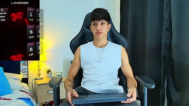 Snapshot of _CamiloBass chatting on June 2026 01:04:01 AM CamiloBass online show from June 2026 01:04:01 AM