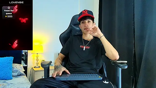 Snapshot of _CamiloBass chatting on July 2026 02:14:01 AM CamiloBass online show from July 2026 02:14:01 AM