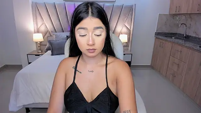 Snapshot of amelie_jhons chatting on October 2025 08:42:01 PM amelie jhons online show from October 2025 08:42:01 PM