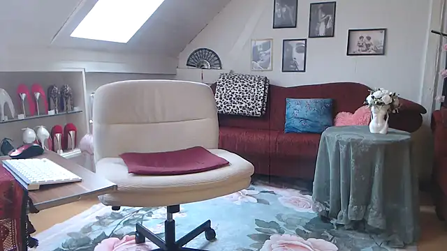 GinaBlonde online show from March 2026 12:43:01 PM