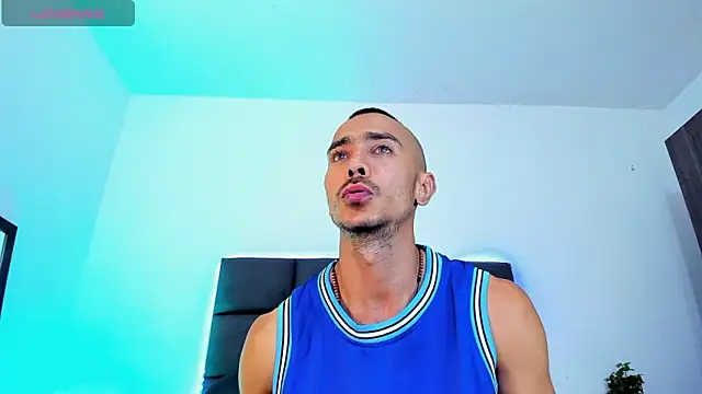 steven hott8 online show from November 2025 08:25:02 PM