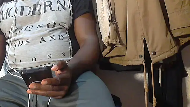 Snapshot of mmoiblack chatting on January 2026 11:14:01 PM mmoiblack online show from January 2026 11:14:01 PM