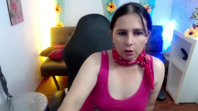 Snapshot of victoria_jones chatting on February 2025 06:13:02 PM victoria jones online show from February 2025 06:13:02 PM