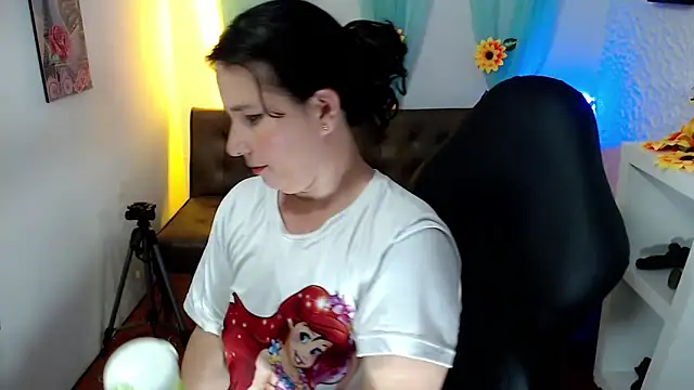 Snapshot of victoria_jones chatting on March 2025 05:35:02 PM victoria jones online show from March 2025 05:35:02 PM