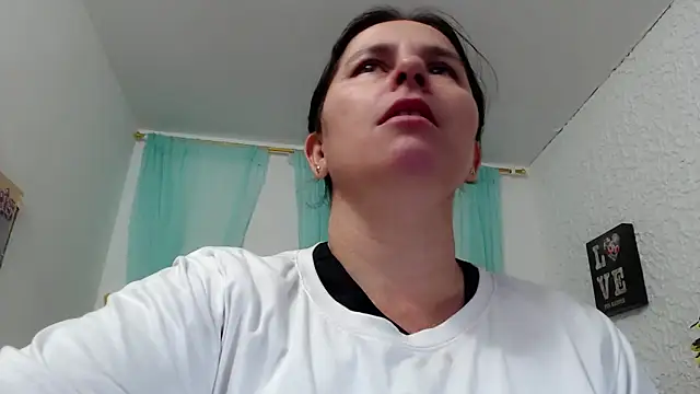 Snapshot of victoria_jones chatting on March 2025 01:57:02 PM victoria jones online show from March 2025 01:57:02 PM