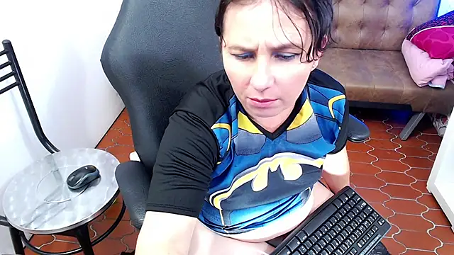 Snapshot of victoria_jones chatting on March 2025 04:43:02 PM victoria jones online show from March 2025 04:43:02 PM